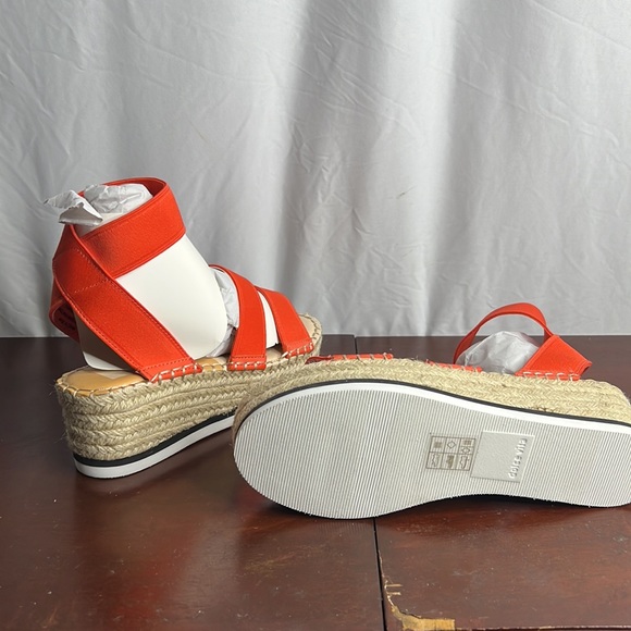 7.5 Coral ( orange) elastic sandal - Picture 2 of 2